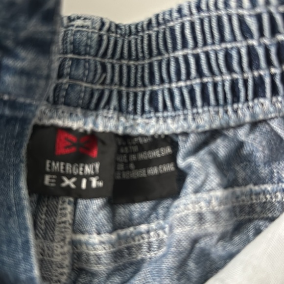 Emergency Exit Jean shorts Size 6 - Picture 5 of 6